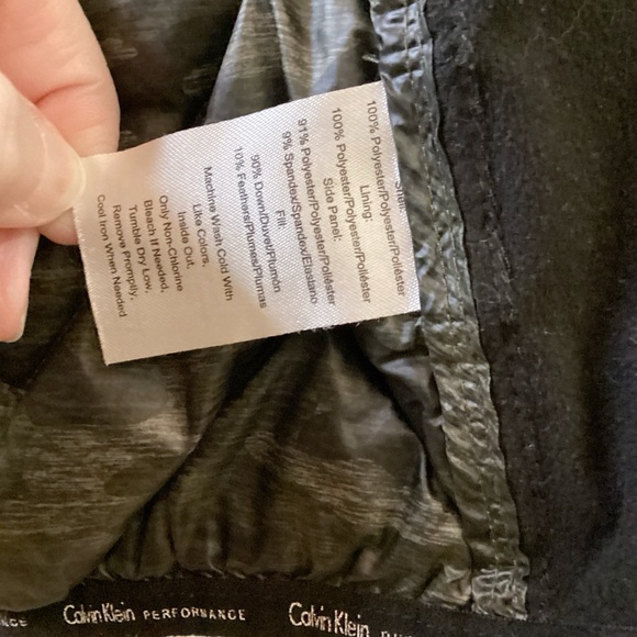 Calvin Klein Camo Performance Vest with Down Fill - Picture 6 of 6